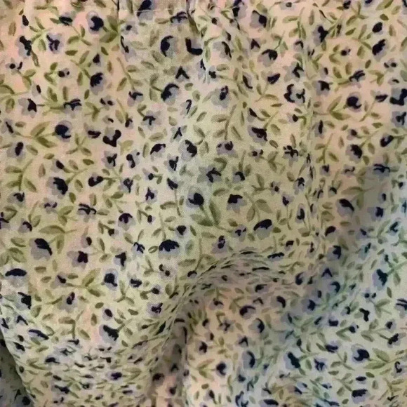 H&M Divided Cropped Smocked Floral puff sleeve - Picture 6 of 6